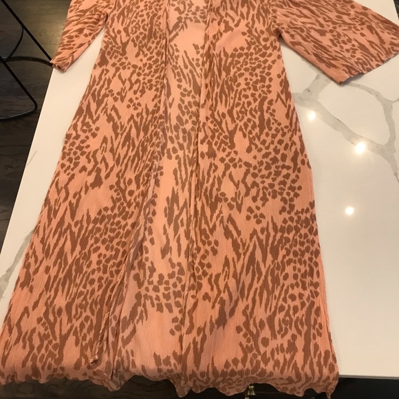 Amuse Society Peach and Tan Animal Print Midi Length Kimono.Size XS - Picture 2 of 5